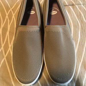 Never worn, Comfortable green slip on sneakers